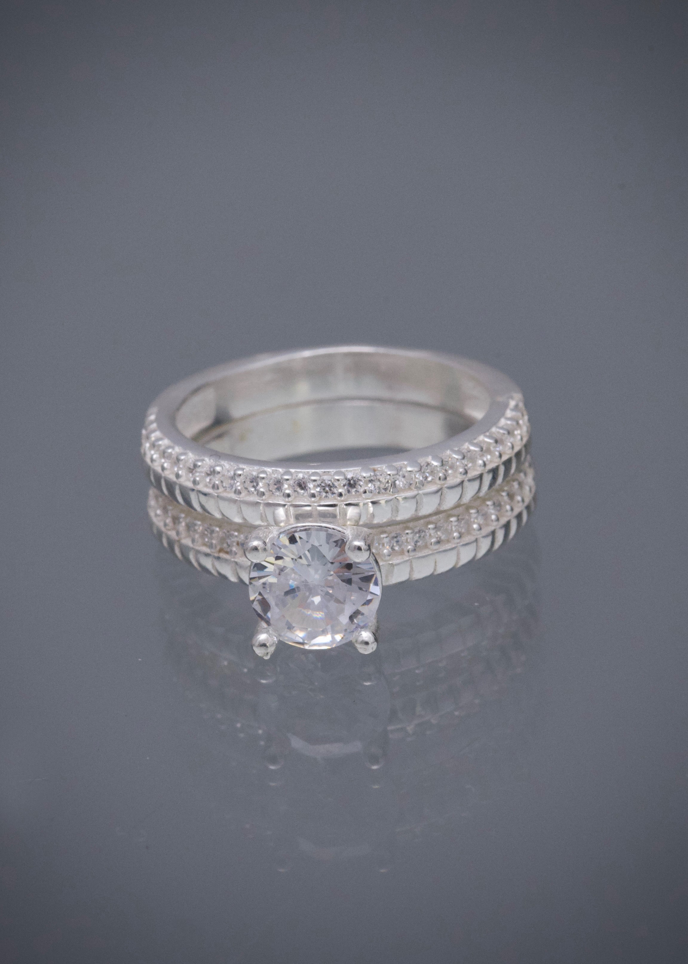 Set solitario con argolla 5.1gr / TALLA 6 1/2 / Plata B