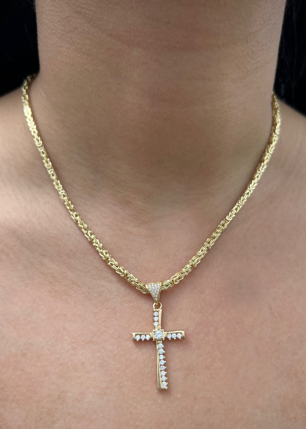 Dije Cruz con Swarovski Blanco 3.95gr / 4cm / 20mm — Oro Amarillo