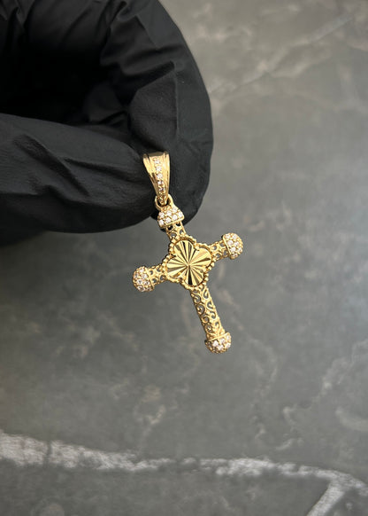 Dije Cruz Lucky Clover con Swarovski Blanco 2.8gr / 3.6cm / 20mm — Oro Amarillo
