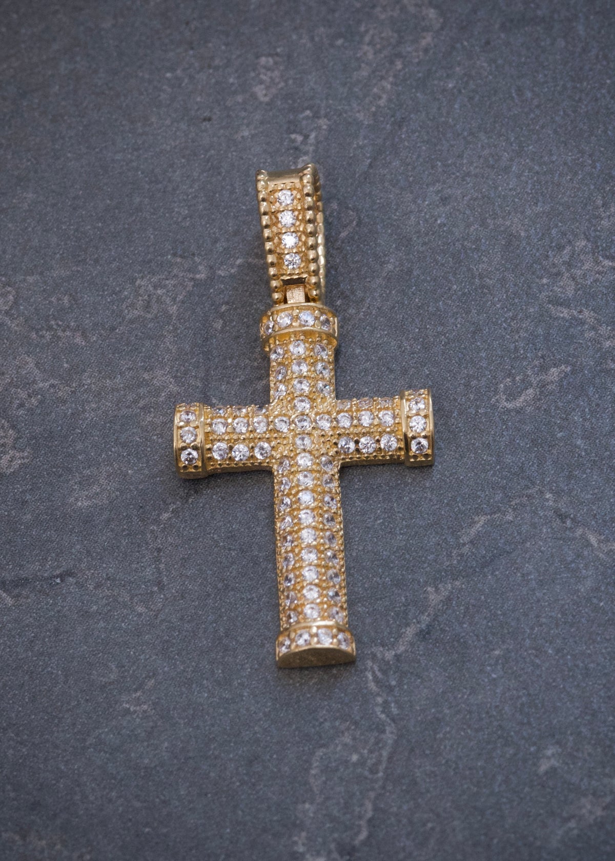 Dije Cruz con Swarovski Blanco 2.8gr / 3.1cm / 15mm — Oro Amarillo