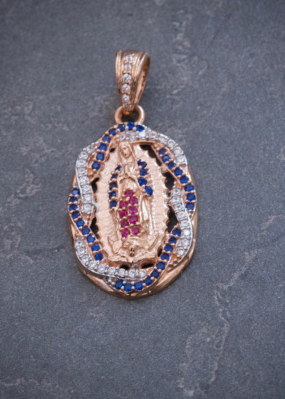 Dije Virgen de Guadalupe con Swarovski Azul y Fucsia 3.7gr / 3.1cm / 15mm — Oro Rosado