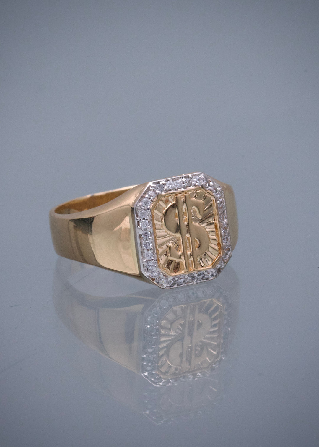 Anillo Signo Peso con Swarovski Blanco 4.65gr / Talla 9 3/4 — Oro Amarillo