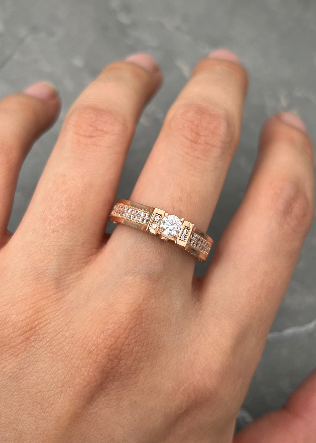 Solitario con Swarovski Blanco 5.2gr / Talla 7 — Oro Rosado