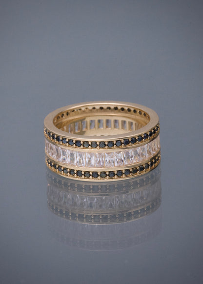 Argolla con Swarovski Negro y Blanco 6.8gr / Talla 6 1/2 — Oro Amarillo