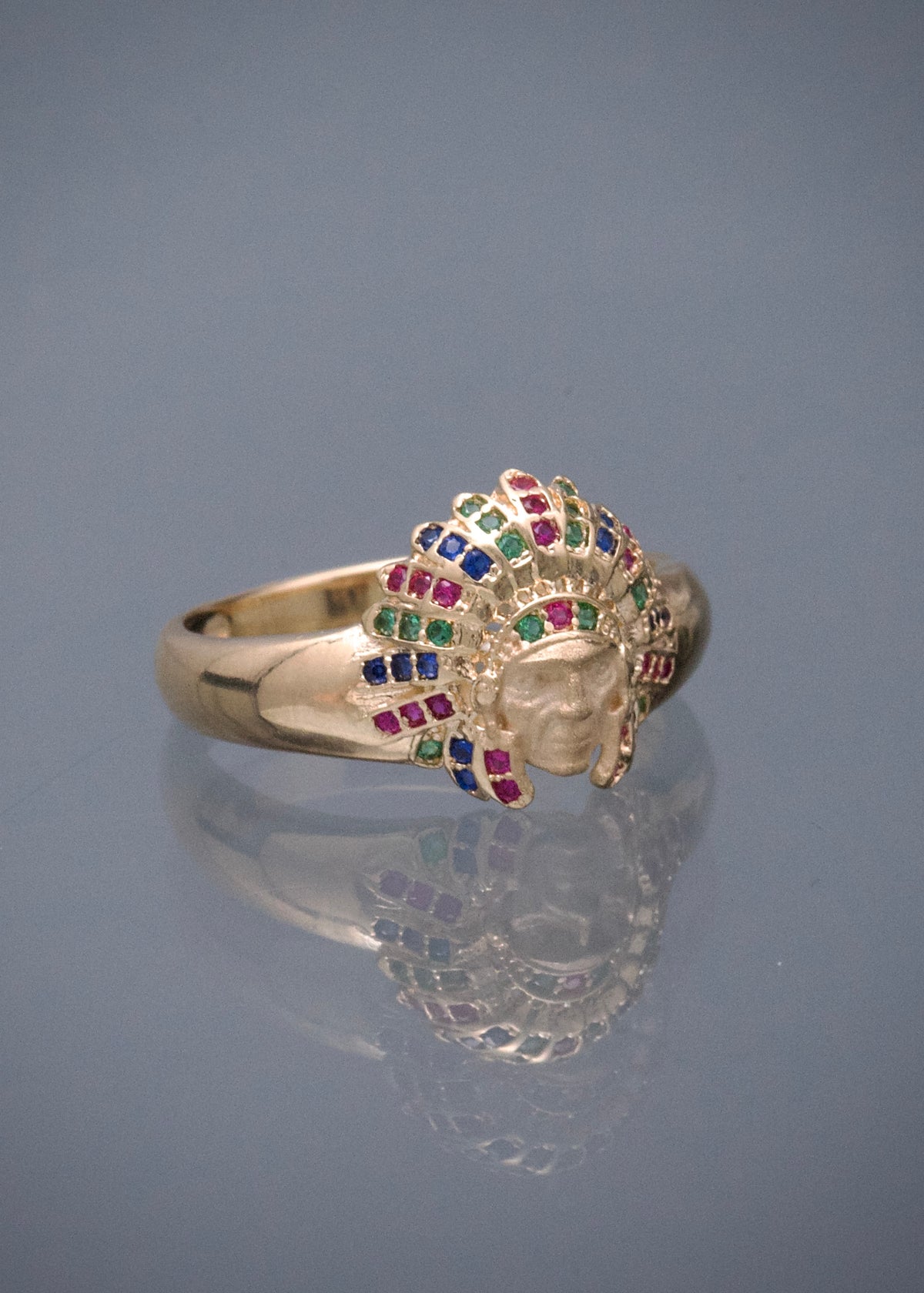 Anillo Indio con Swarovski Multicolor 3.75gr / Talla 8 1/2 — Oro Amarillo