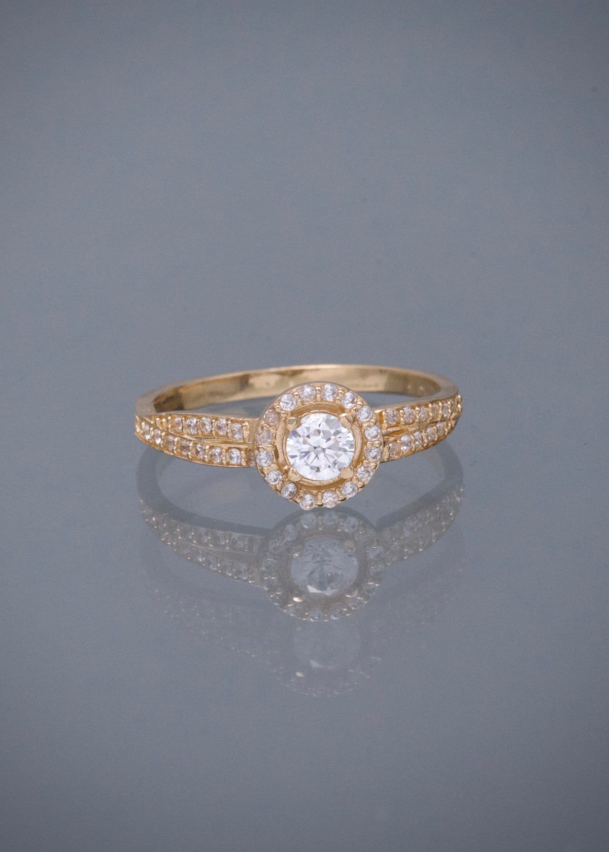 Anillo con Swarovski Blanco 2.6gr / Talla 7 — Oro Amarillo