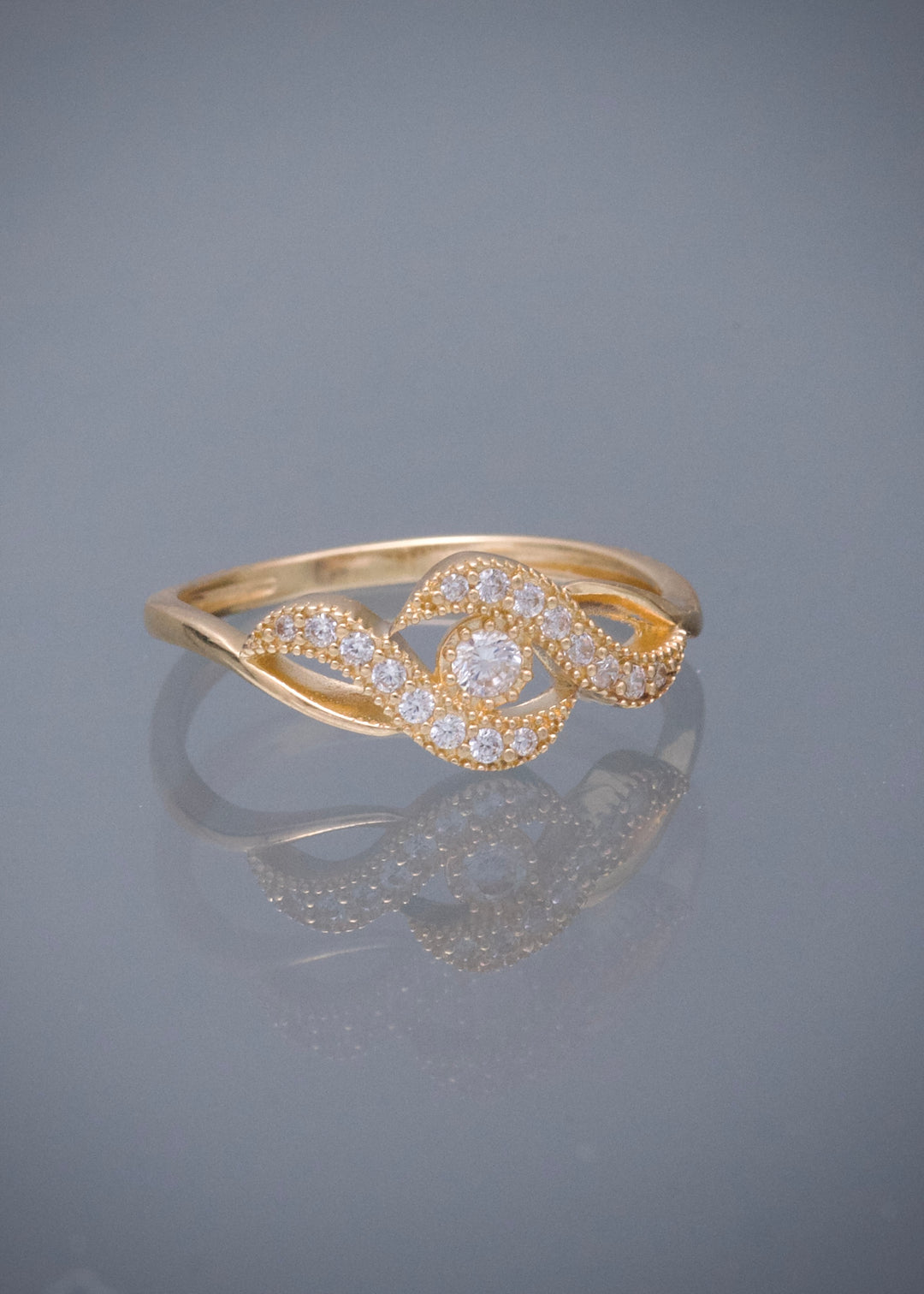 Anillo con Swarovski Blanco 2.15gr / Talla 7 1/4 — Oro Amarillo