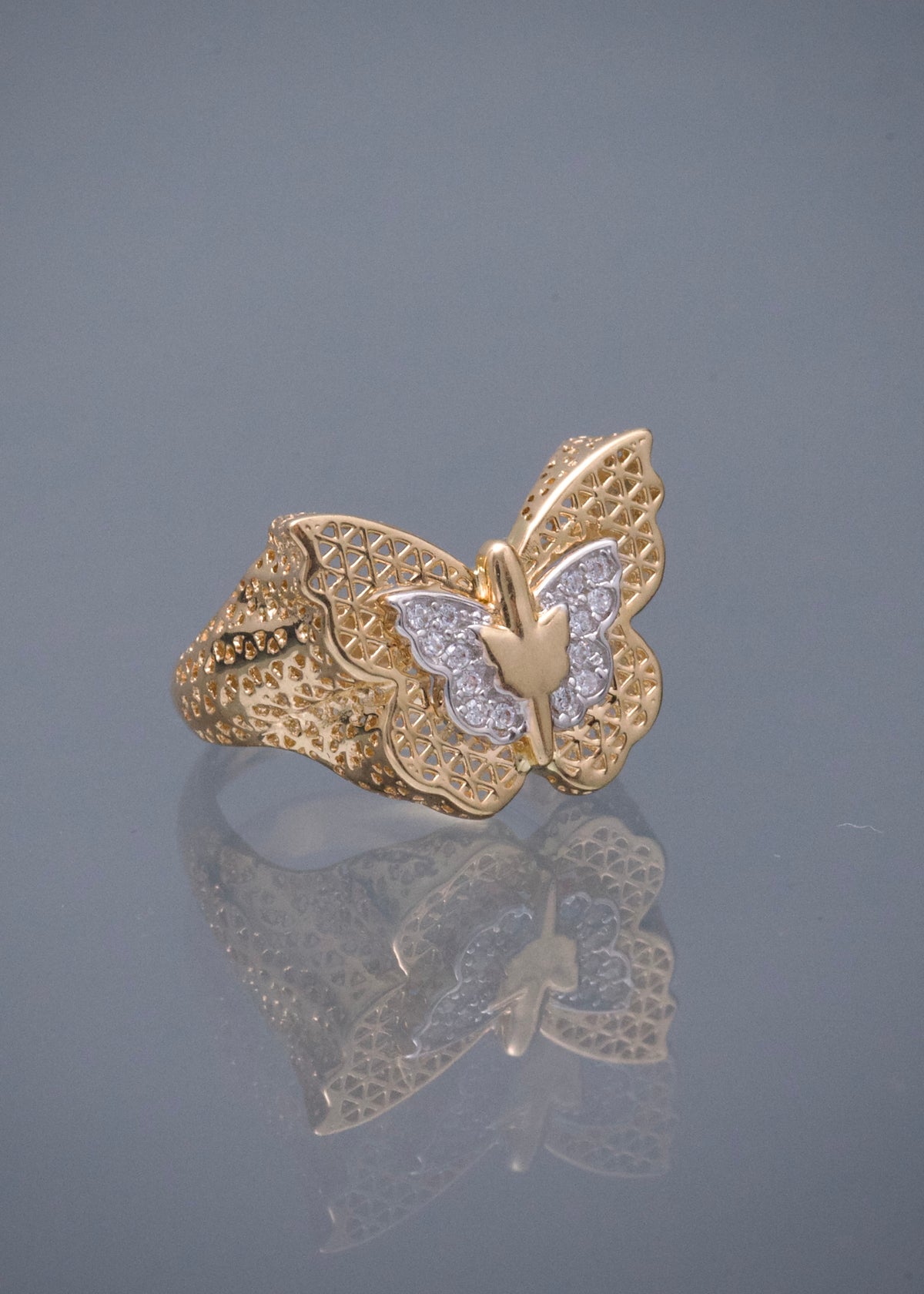 Anillo Mariposa con Swarovski Blanco 3.4gr / Talla 5 1/4 — Oro Amarillo