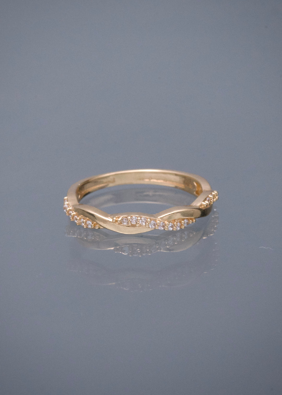 Anillo con Swarovski Blanco 1.9gr / Talla 5 1/4 — Oro Amarillo
