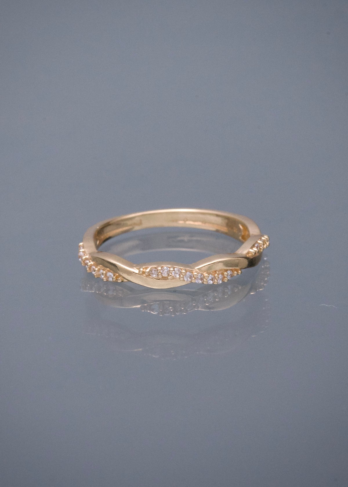 Anillo con Swarovski Blanco 1.9gr / Talla 5 1/4 — Oro Amarillo