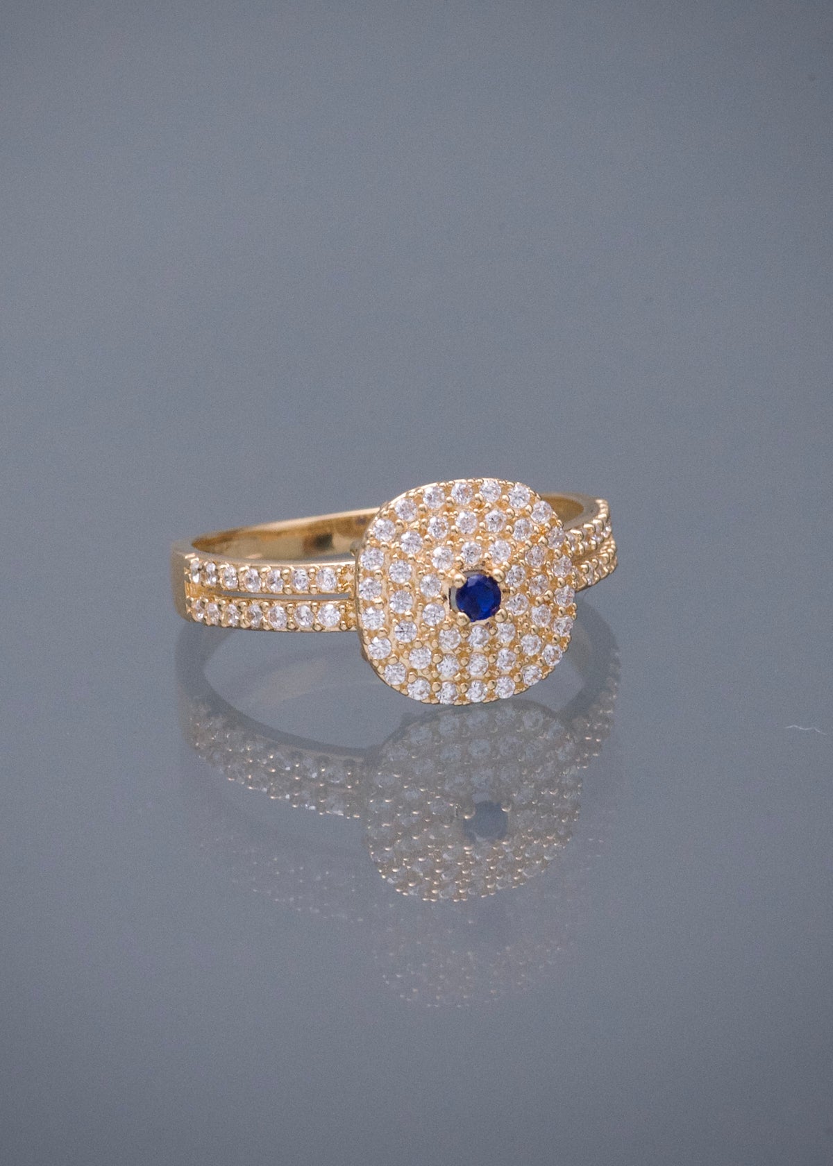 Anillo con Swarovski Azul y Blanco 2.8gr / Talla 6 3/4 — Oro Amarillo