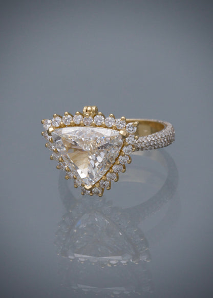 Anillo con 200pts de diamantes laterales y 307pts de diamante central 6.85gr / TALLA 7 / Oro Amarillo (Joya) M
