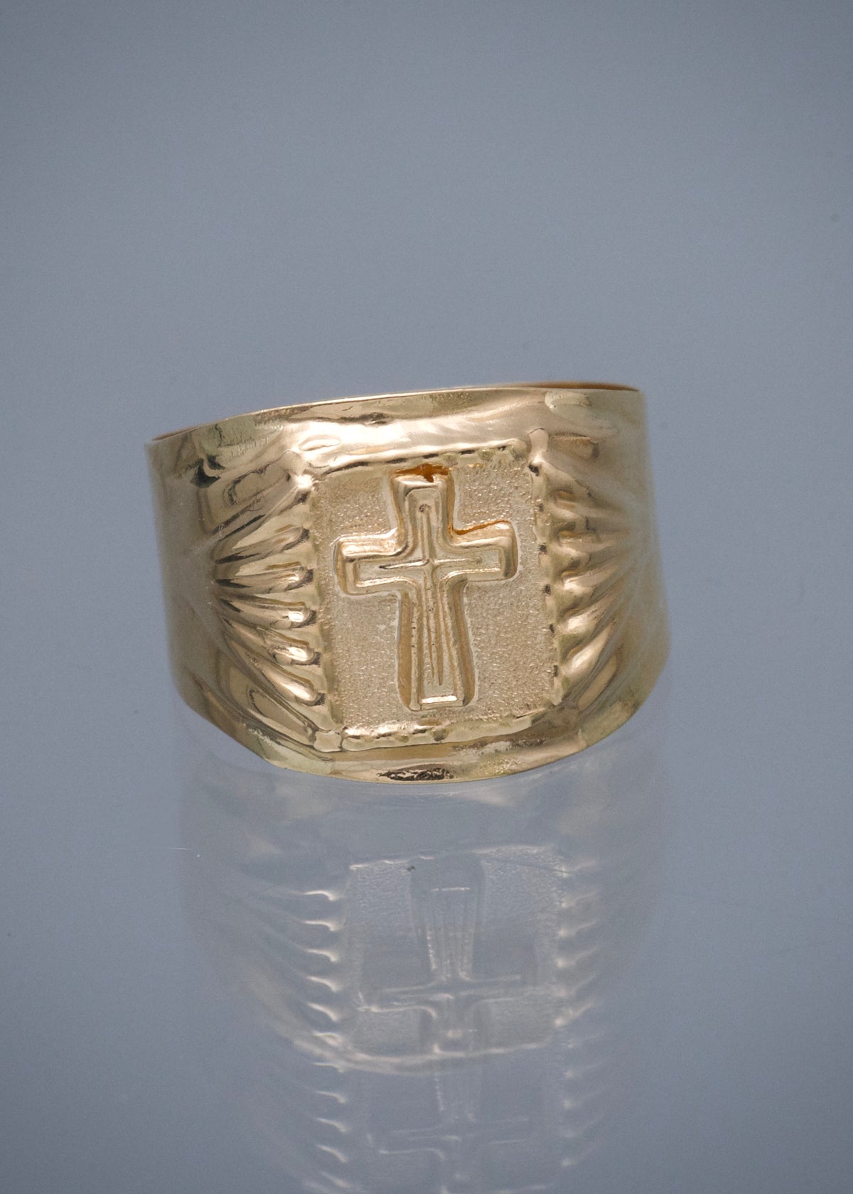 Anillo Cruz 3.3gr / Talla 8 1/4 — Oro Amarillo