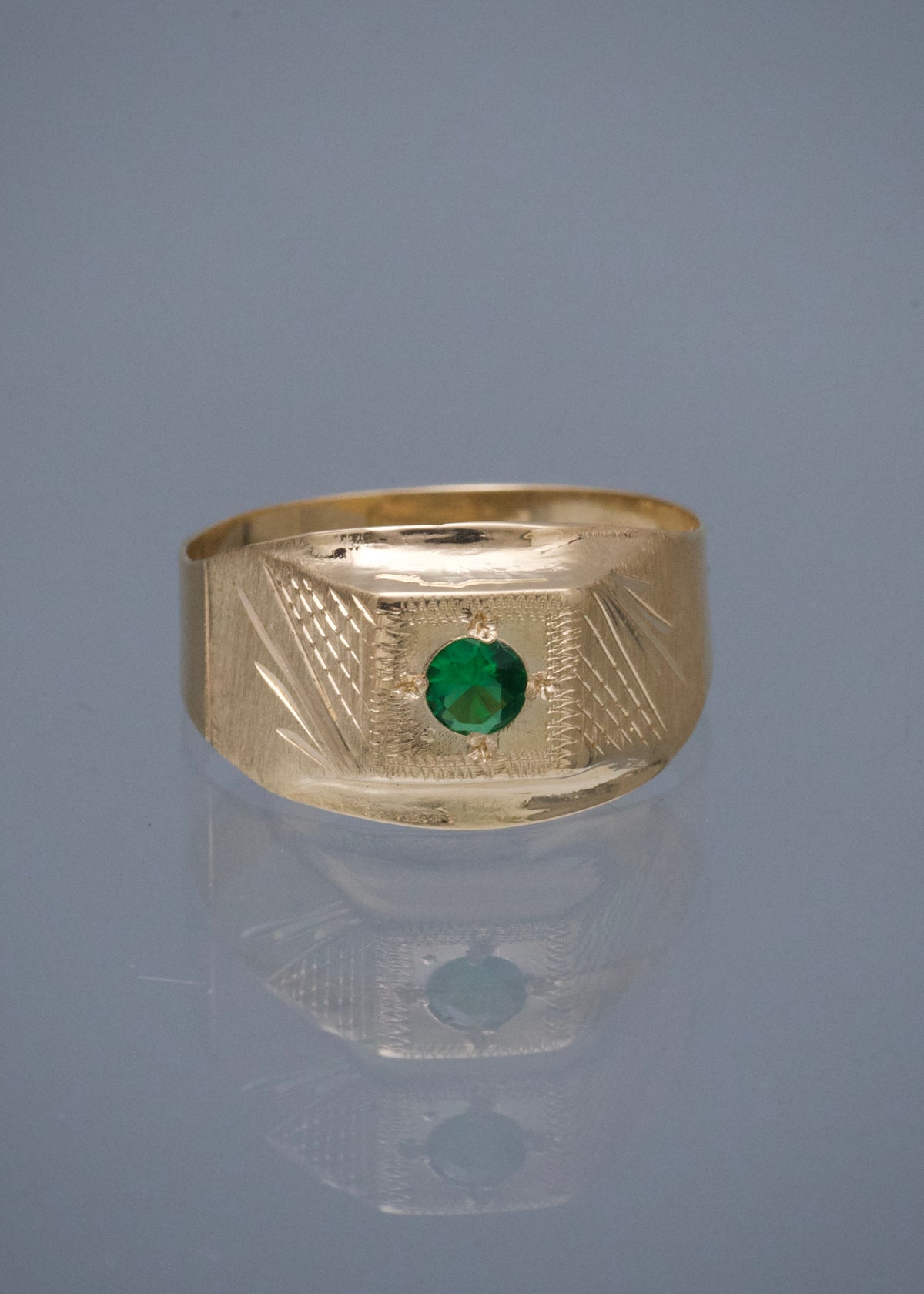 Anillo con Swarovski Verde 2.1gr / Talla 7 1/2 — Oro Amarillo