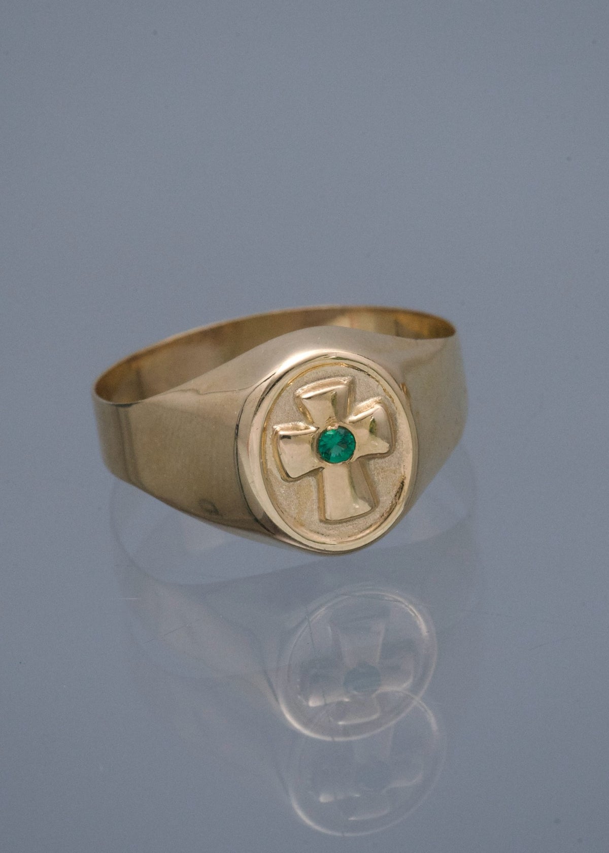 Anillo Cruz con Swarovski Verde 2.7gr / Talla 10 3/4 — Oro Amarillo
