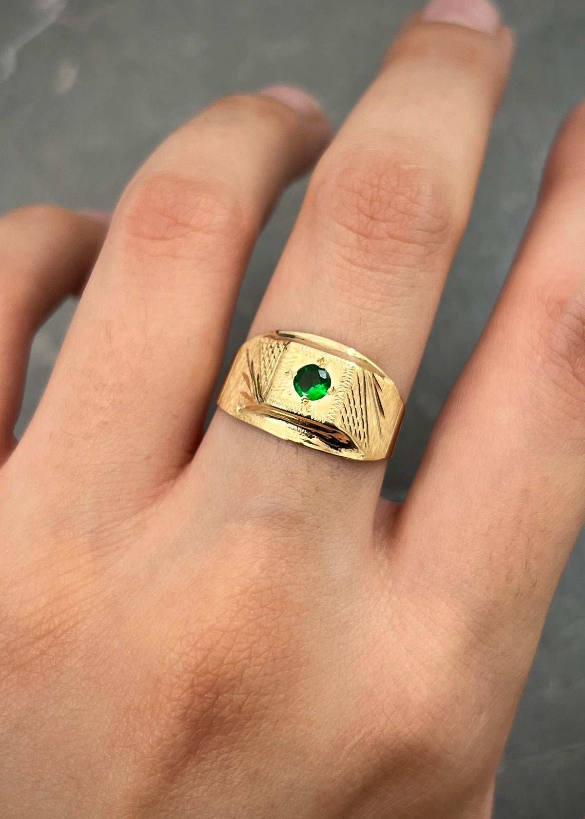 Anillo con Swarovski Verde 2.1gr / Talla 7 1/2 — Oro Amarillo