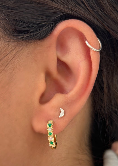 Candongas con 14pts de diamantes y 14pts de esmeraldas 4.25gr / Largo 1.5cm / Oro Amarillo (Joya) B