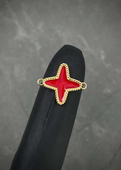 Herraje tipo lucky diamantado con resina 1.95gr / Largo 1.7cm — Oro Amarillo