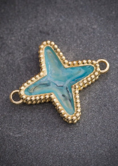Herraje Tipo Lucky Diamantado con resina 1.95gr / Largo 1.7cm / Oro Amarillo Nac B