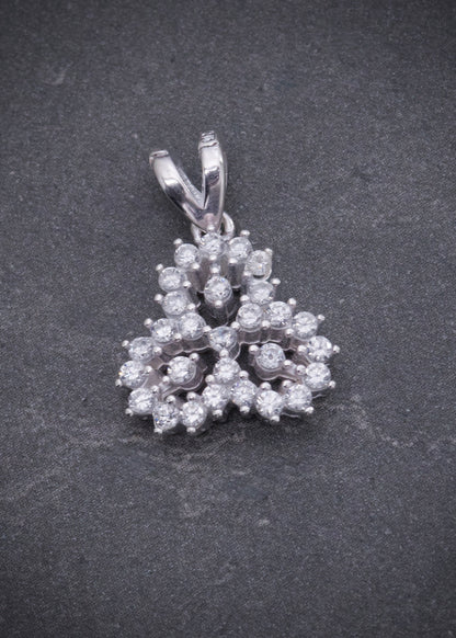 Dije con swarovski blanco 2.2gr / Largo 1.8cm / — — Plata