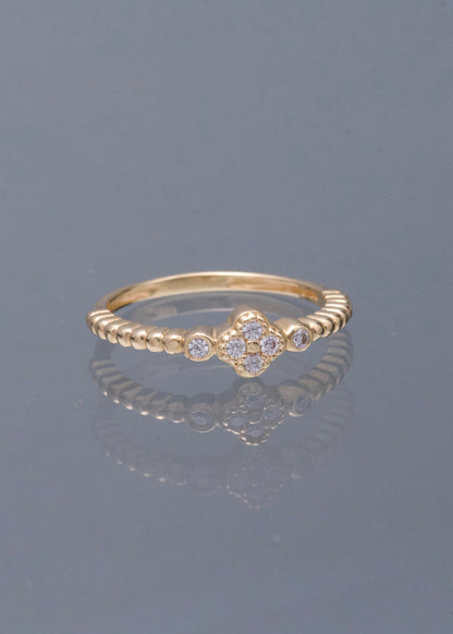 Anillo Lucky Clover con Swarovski Blanco 1.9gr / Talla 5 1/2 — Oro Amarillo