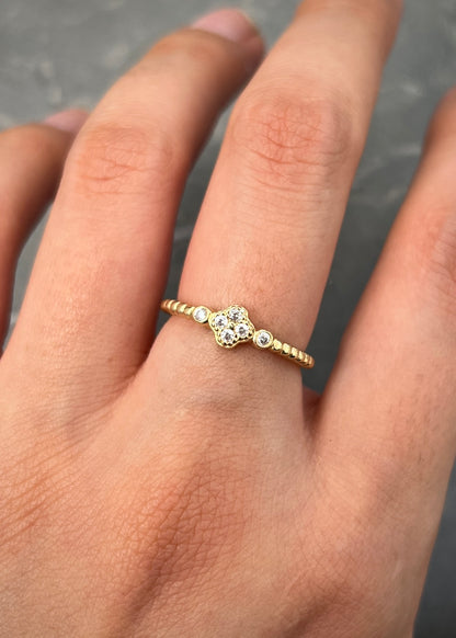Anillo Lucky Clover con Swarovski Blanco 1.9gr / Talla 5 1/2 — Oro Amarillo