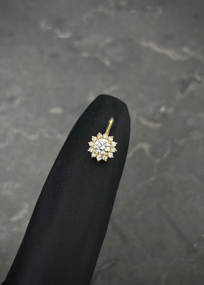 Dije con 28pts de diamantes 0.55gr / Largo 1cm / Oro Amarillo (Joya) M