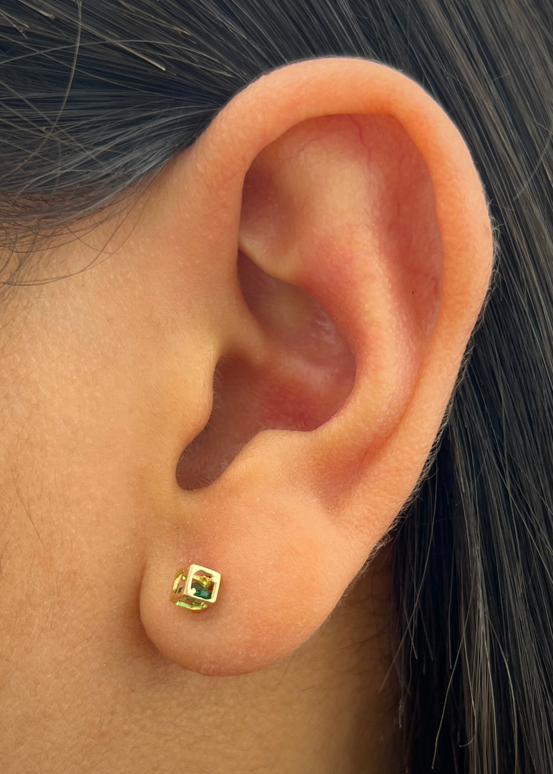 Topos Cuadrado con Swarovski Verde 0.75gr / 0.5cm / 5mm — Oro Amarillo