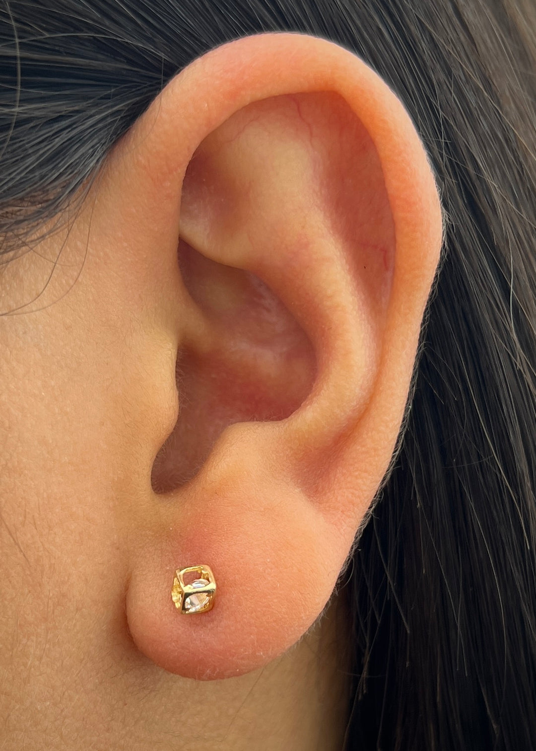 Topos Cuadrado con Swarovski Blanco 0.8gr / 0.5cm / 5mm — Oro Amarillo