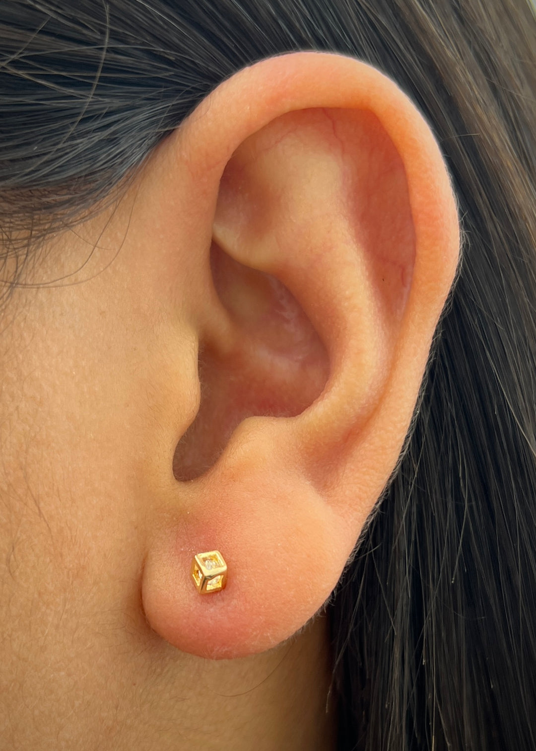 Topos Cuadrado con Swarovski Blanco 0.75gr / 0.4cm / 4mm — Oro Amarillo