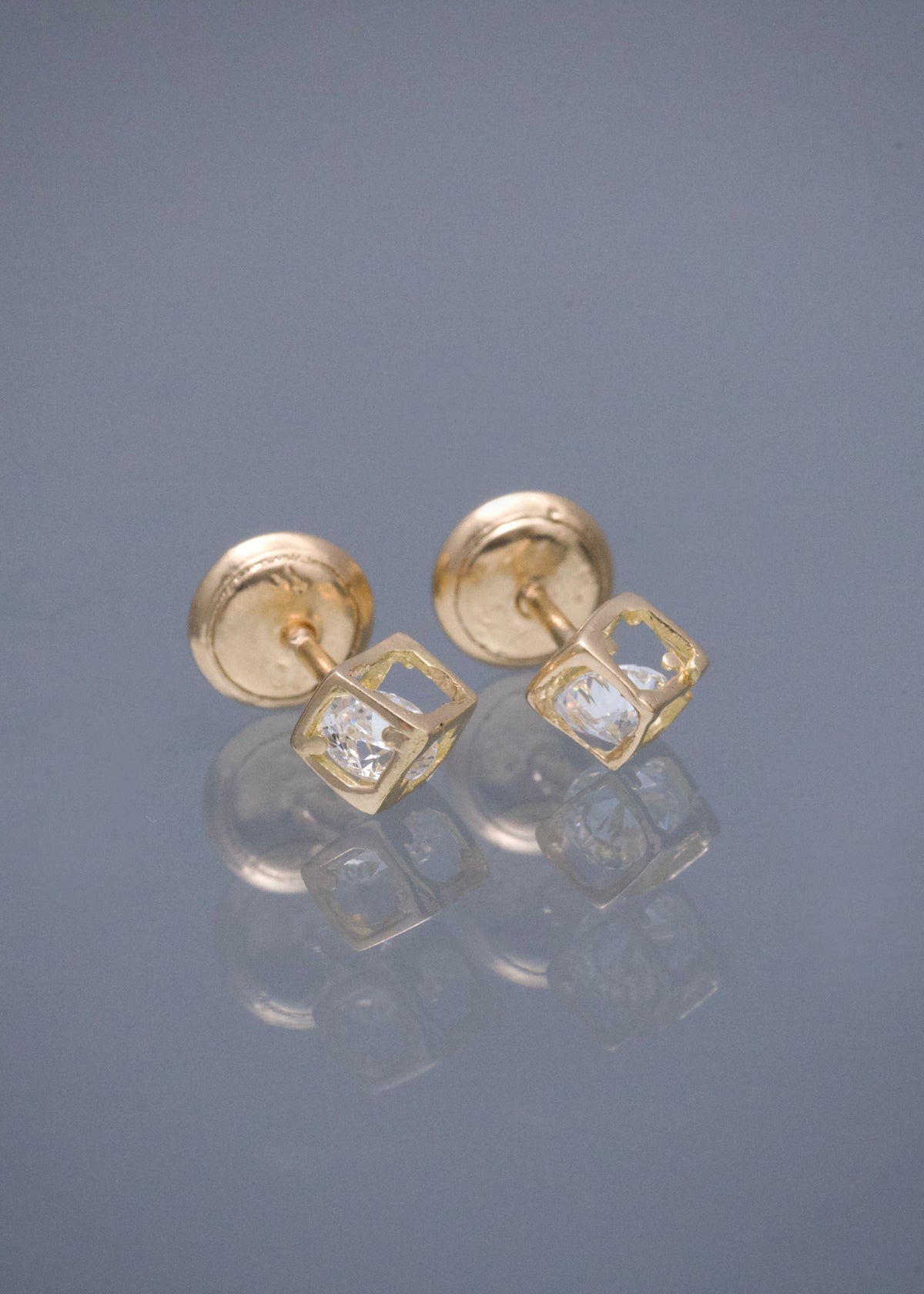Topos Cuadrado con Swarocski Blanco 0.7gr / 4cm / 0.4mm — Oro Amarillo