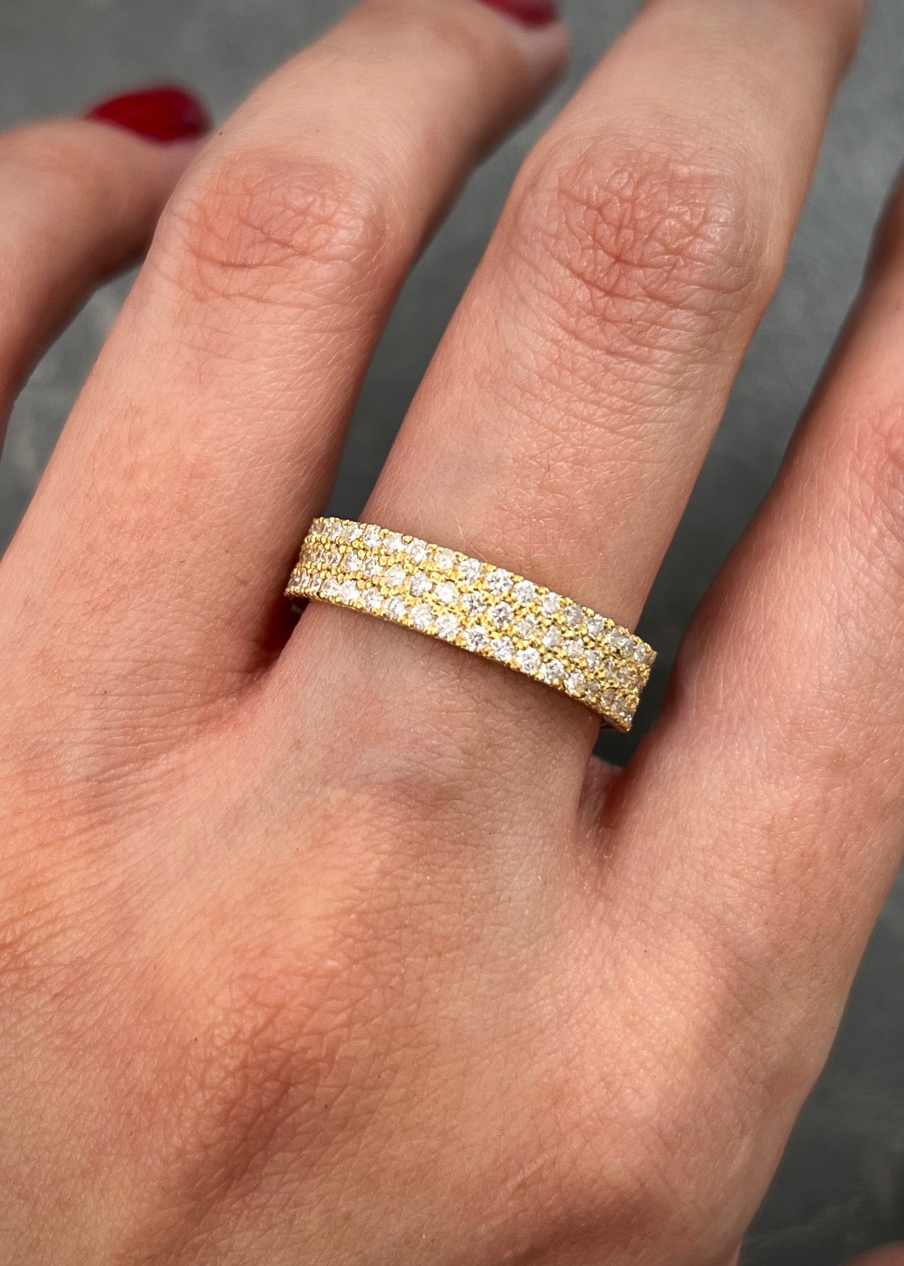 Anillo con 140pts de diamantes 4.7gr / TALLA 7 3/4 / Oro Amarillo (Joya) M