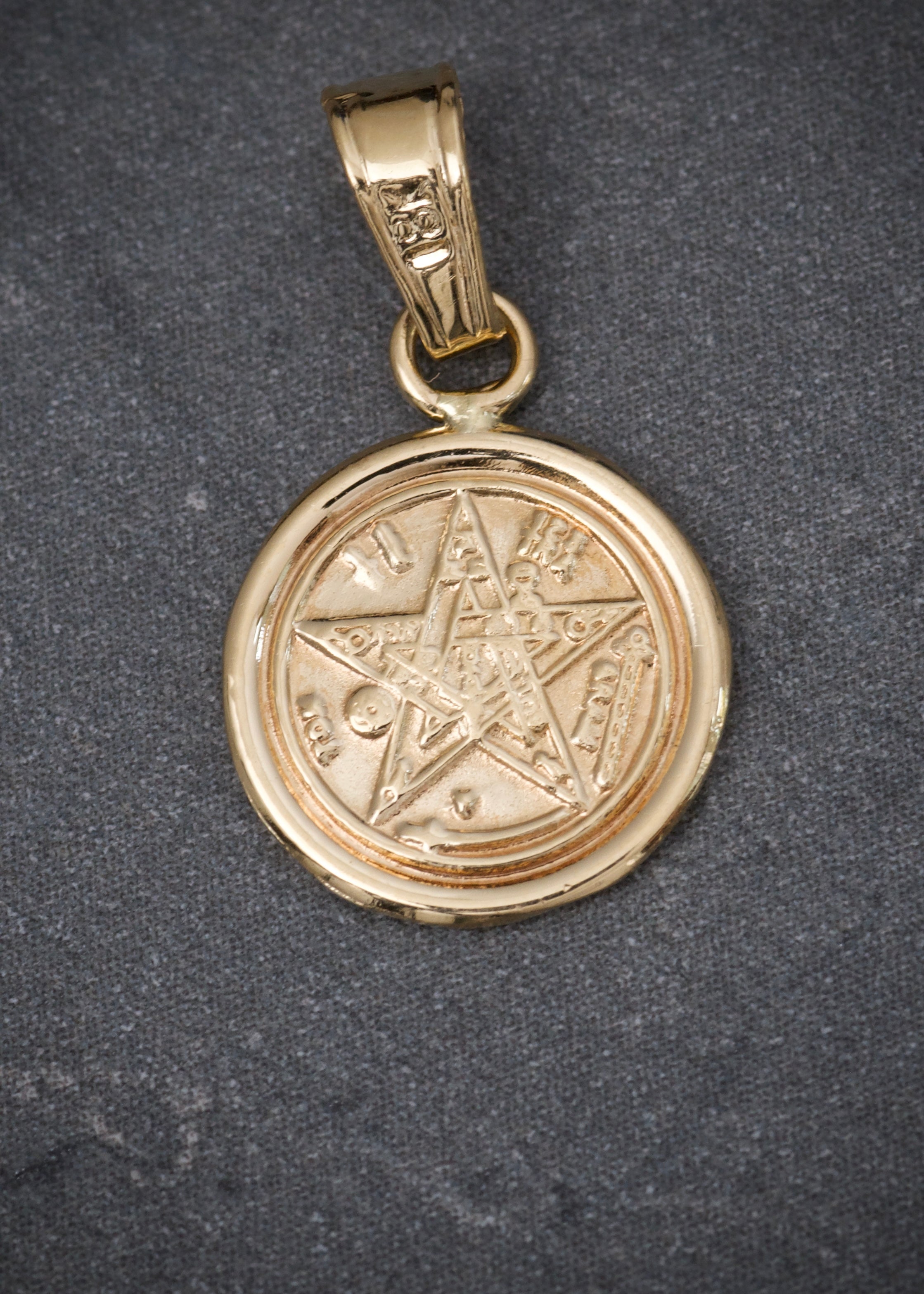 Dije estrella 0.45gr / Largo 1.7cm / Oro Amarillo Nac M