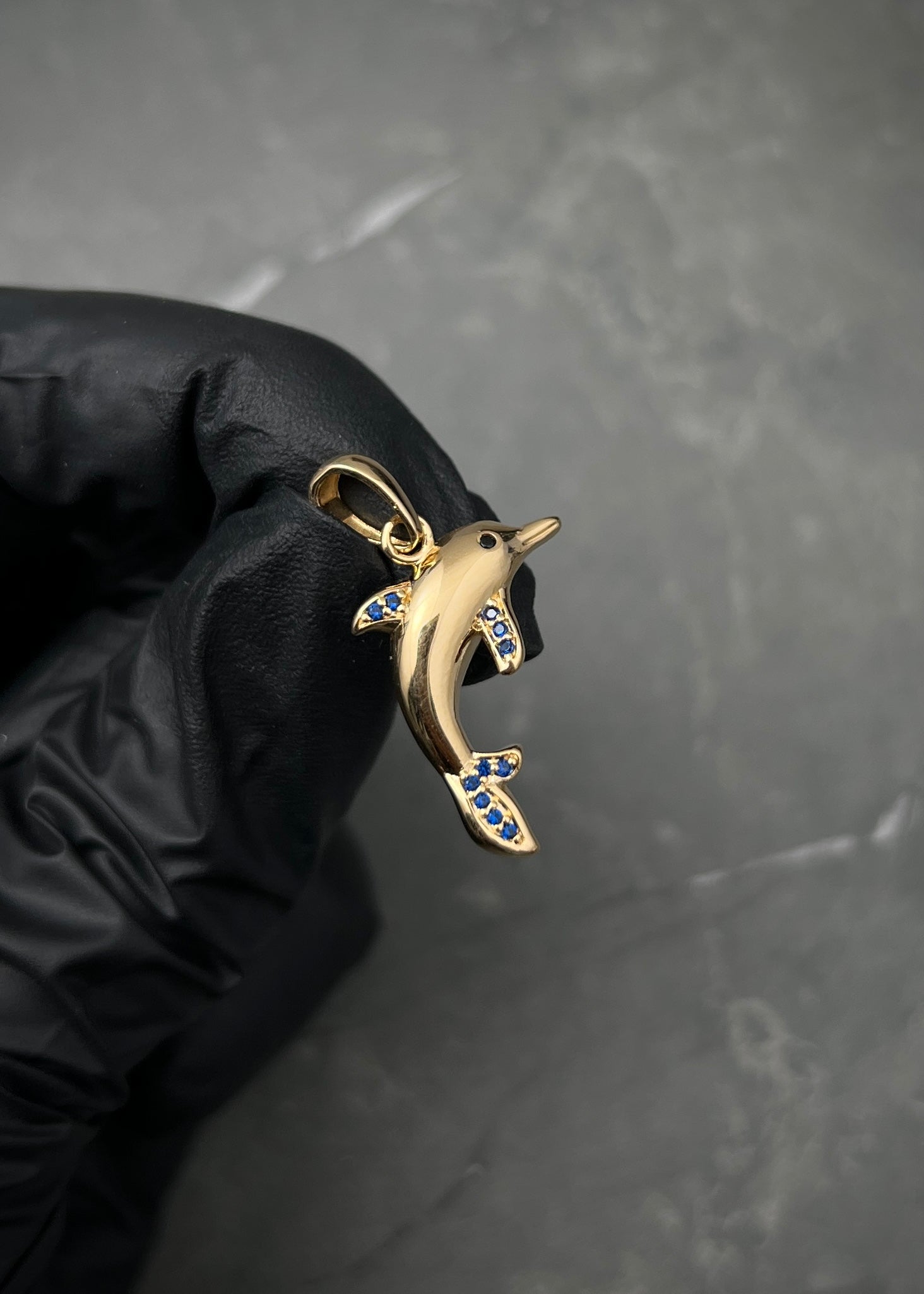 Dije delfin con swarovski azul 1.55gr / Largo 2.8cm / Oro Amarillo Nac M