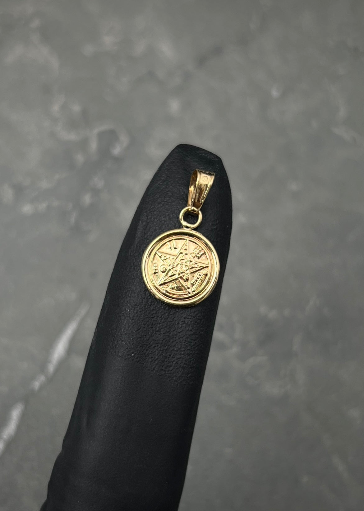 Dije estrella 0.45gr / Largo 1.7cm / Oro Amarillo Nac M