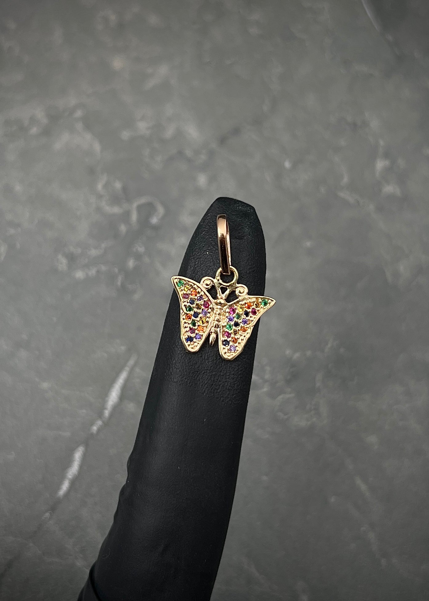 Dije mariposa con swarovski multicolor 1.9gr / Largo 2cm / Oro Amarillo Nac B