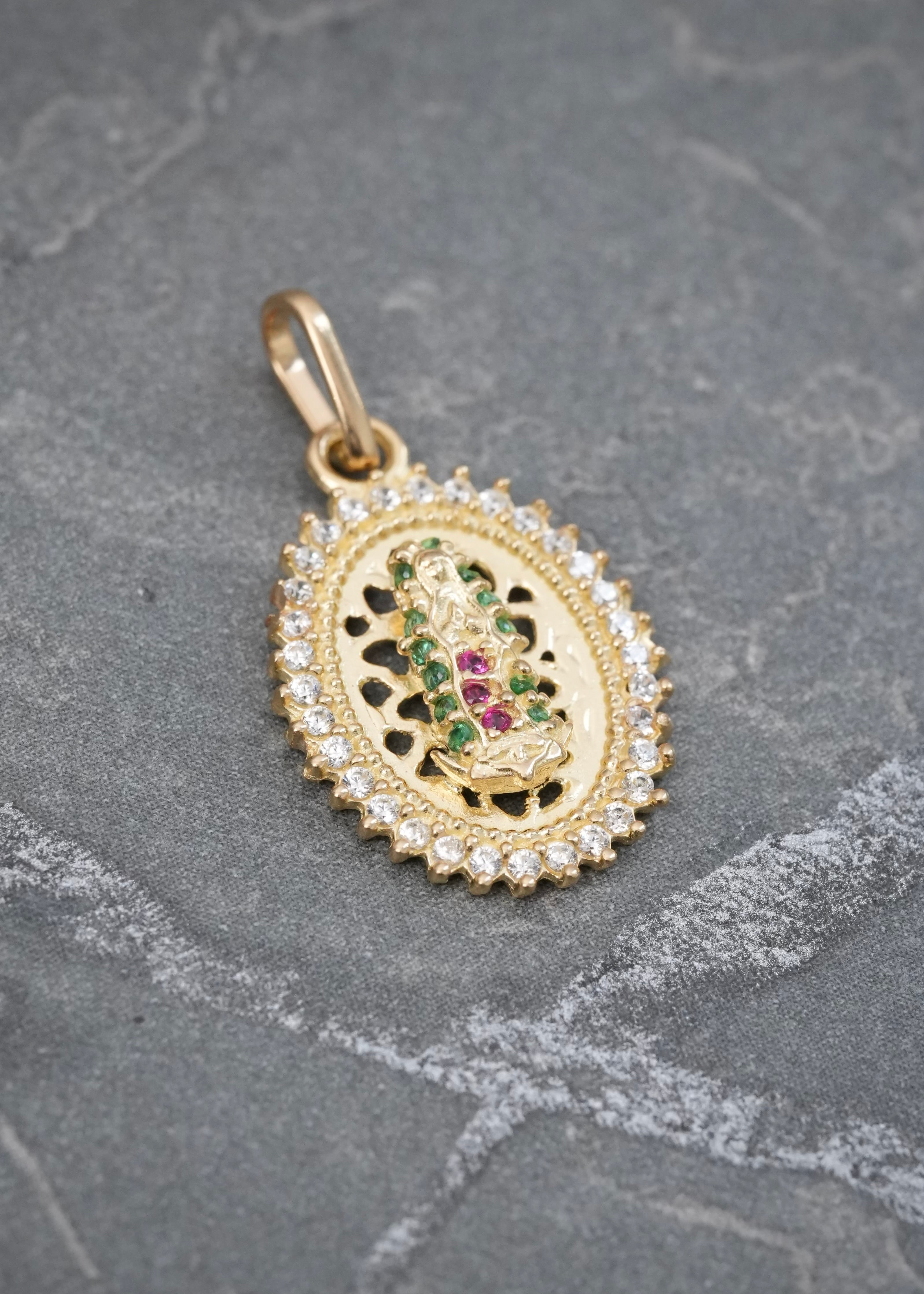 Dije Virgen de Guadalupe con Swarovski 1.5gr / 2.2cm / 12.4mm — Oro Amarillo