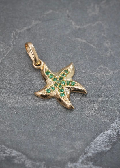 Dije Estrella con Swarovski Verde 1.2gr / 2cm / 12.8mm — Oro Amarillo