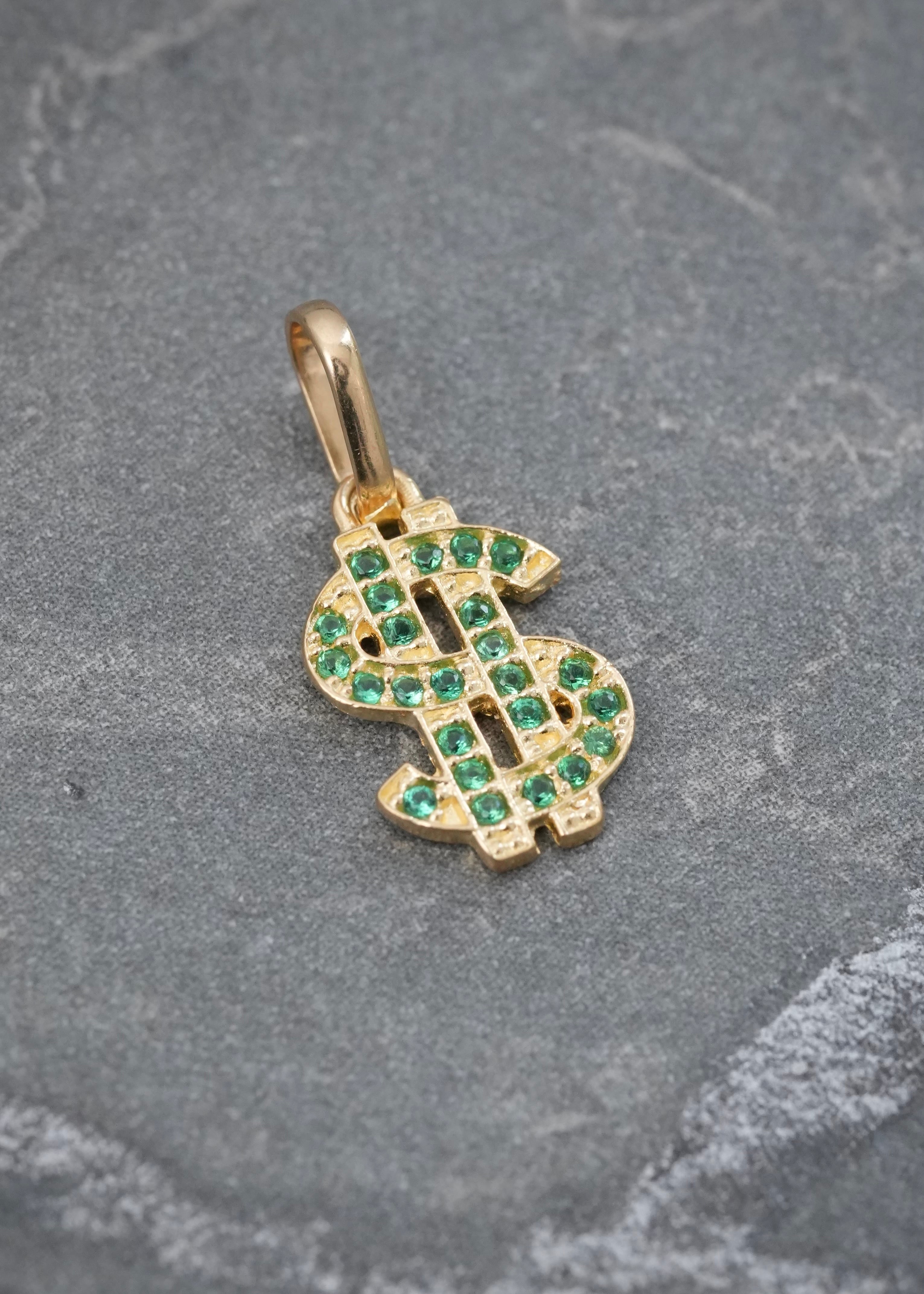 Dije Signo Peso con Swarovski Verde 0.7gr / 1.7cm / 7.7mm — Oro Amarillo