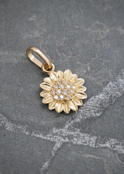 Dije Girasol con Swarovski Blanco 1gr / 1.7cm / 10.3mm — Oro Amarillo