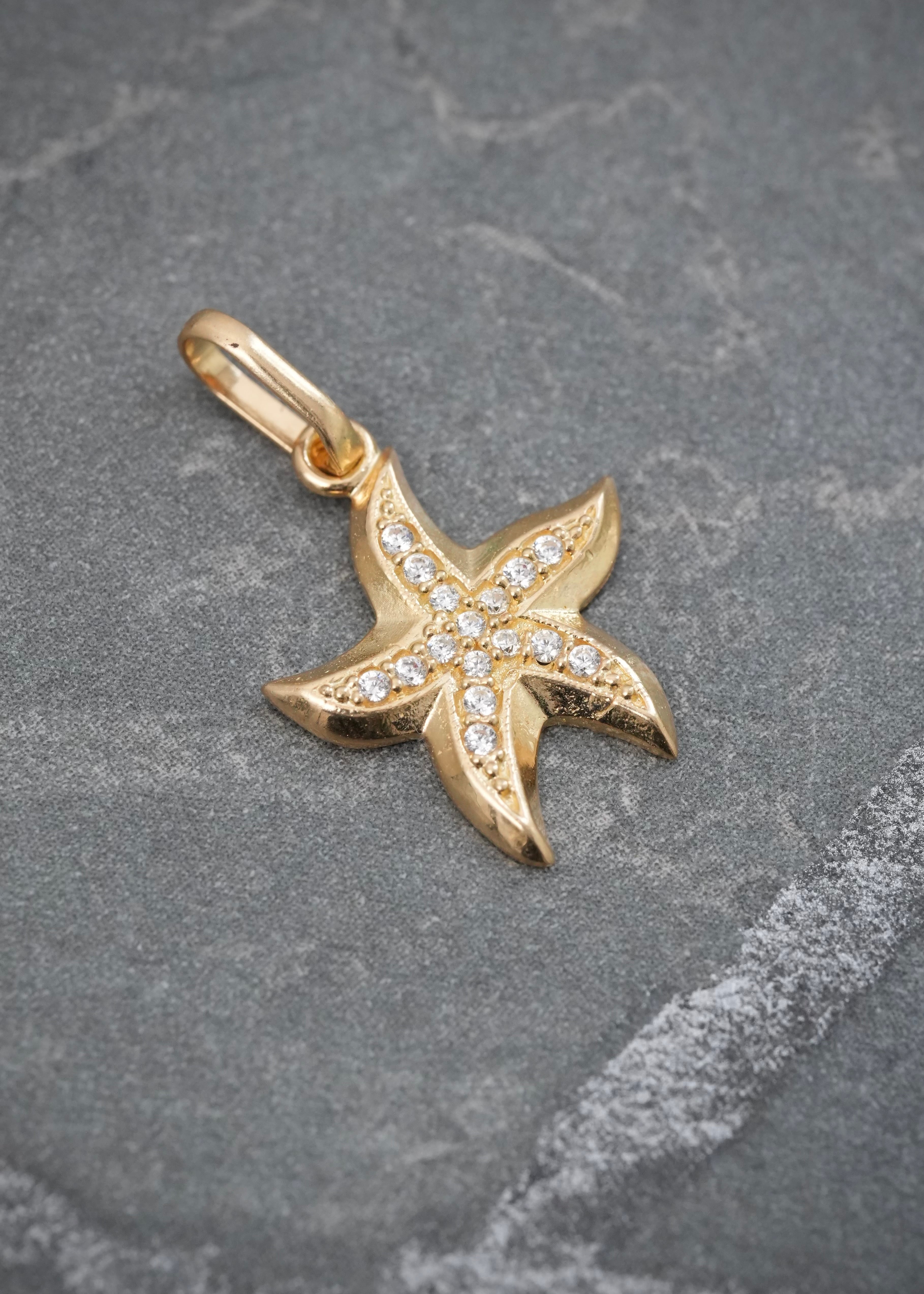 Dije Estrella con Swarovski Blanco 1.1gr / 2cm / 12.8mm — Oro Amarillo