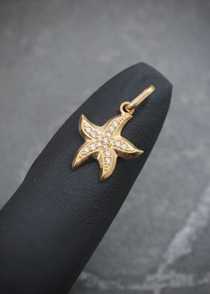Dije Estrella con Swarovski Blanco 1.1gr / 2cm / 12.8mm — Oro Amarillo