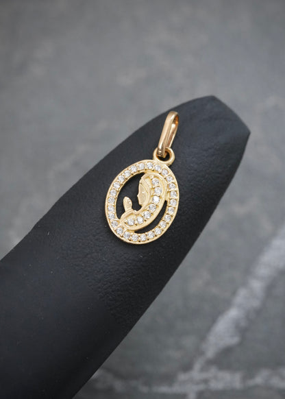 Dije Virgen Maria con Swarovski Blanco 0.75gr / 1.9cm / 9.3mm — Oro Amarillo