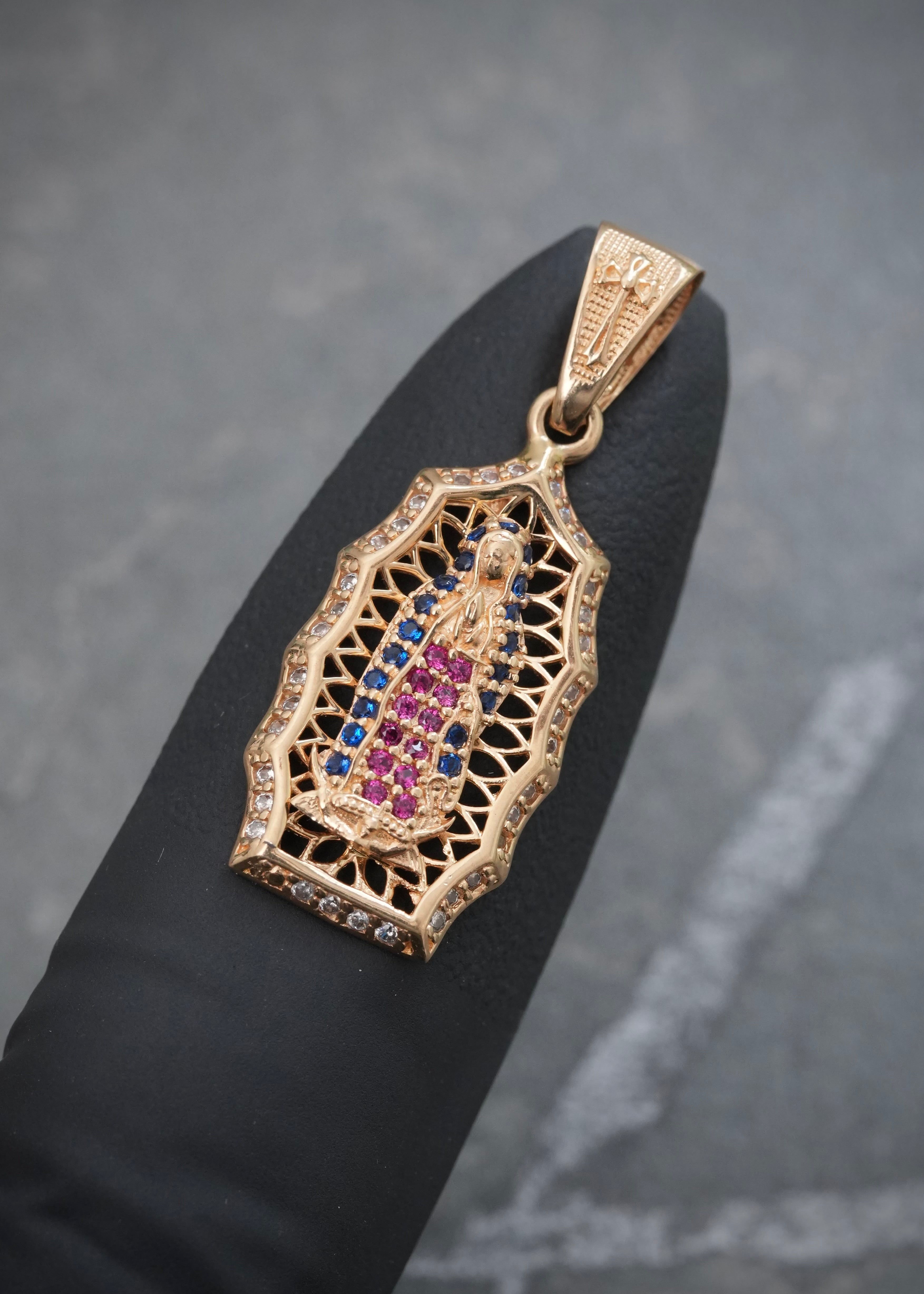 Dije Virgen de Guadalupe con Swarovski 3.15gr / 3.1cm / 12.6mm — Oro Amarillo