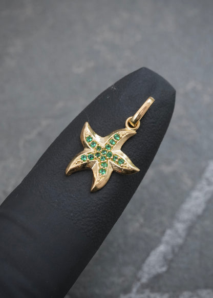 Dije Estrella con Swarovski Verde 1.2gr / 2cm / 12.8mm — Oro Amarillo