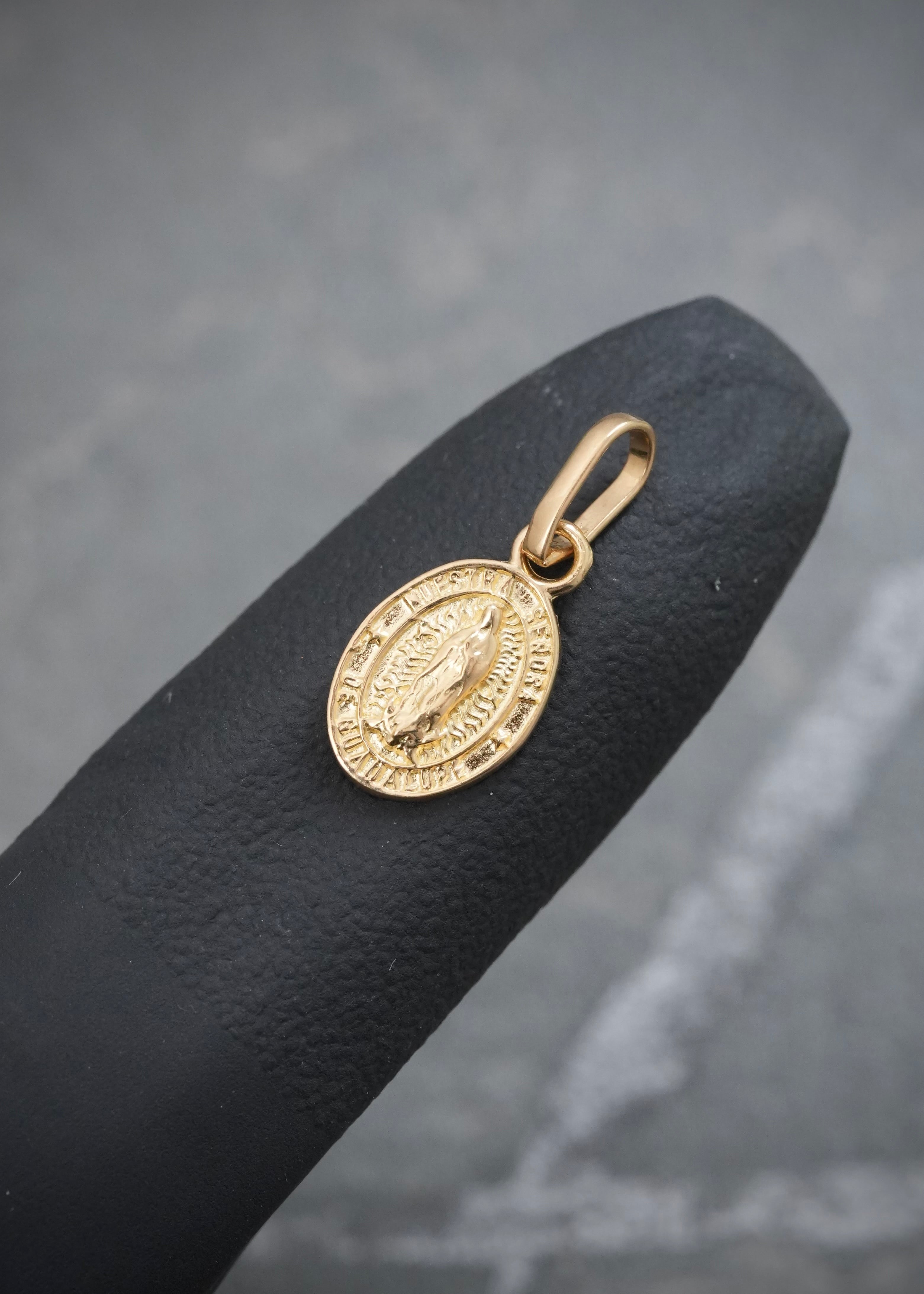 Dije Virgen de Guadalupe 0.75gr / 1.6cm / 7.1mm — Oro Amarillo