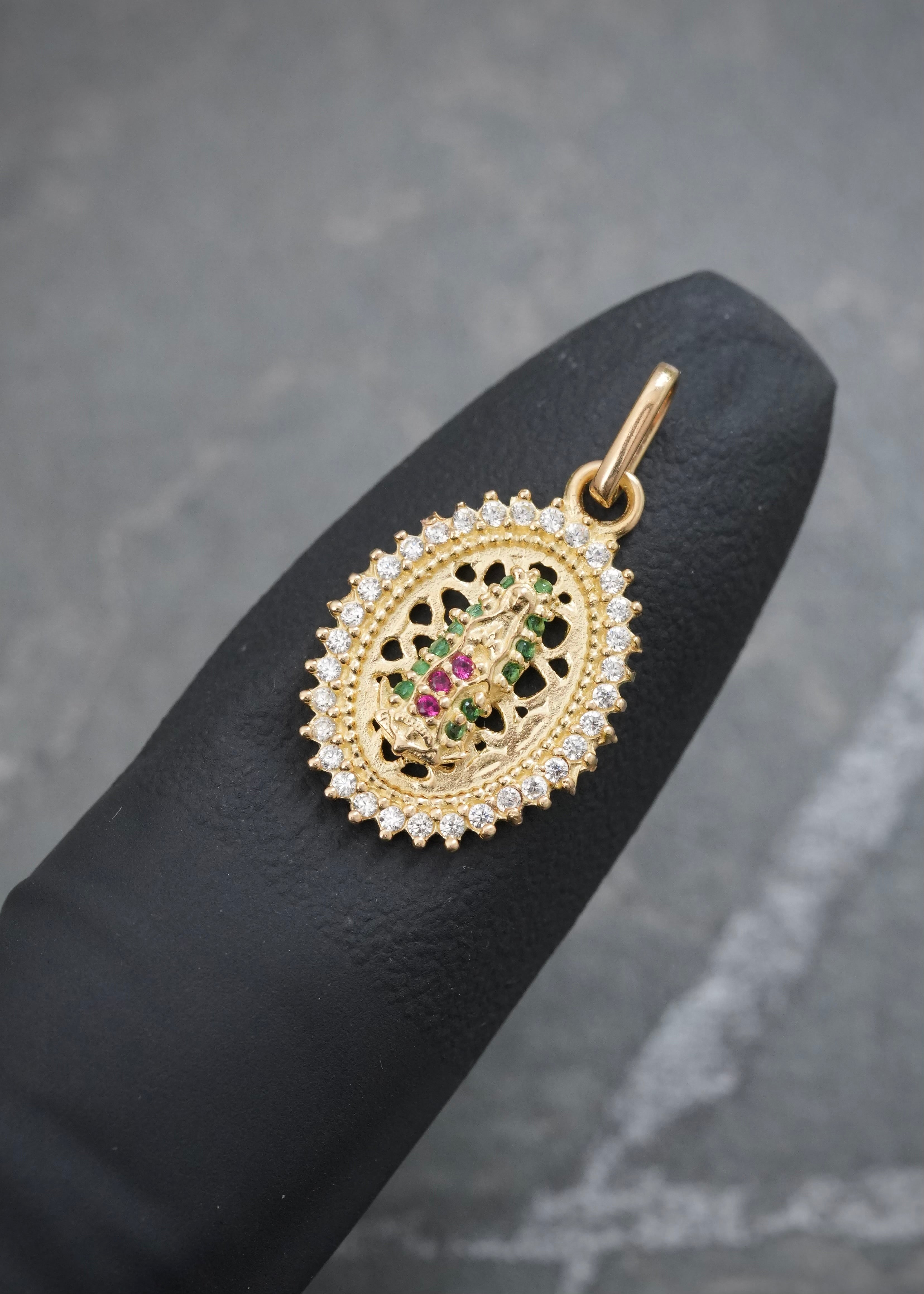 Dije Virgen de Guadalupe con Swarovski 1.5gr / 2.2cm / 12.4mm — Oro Amarillo