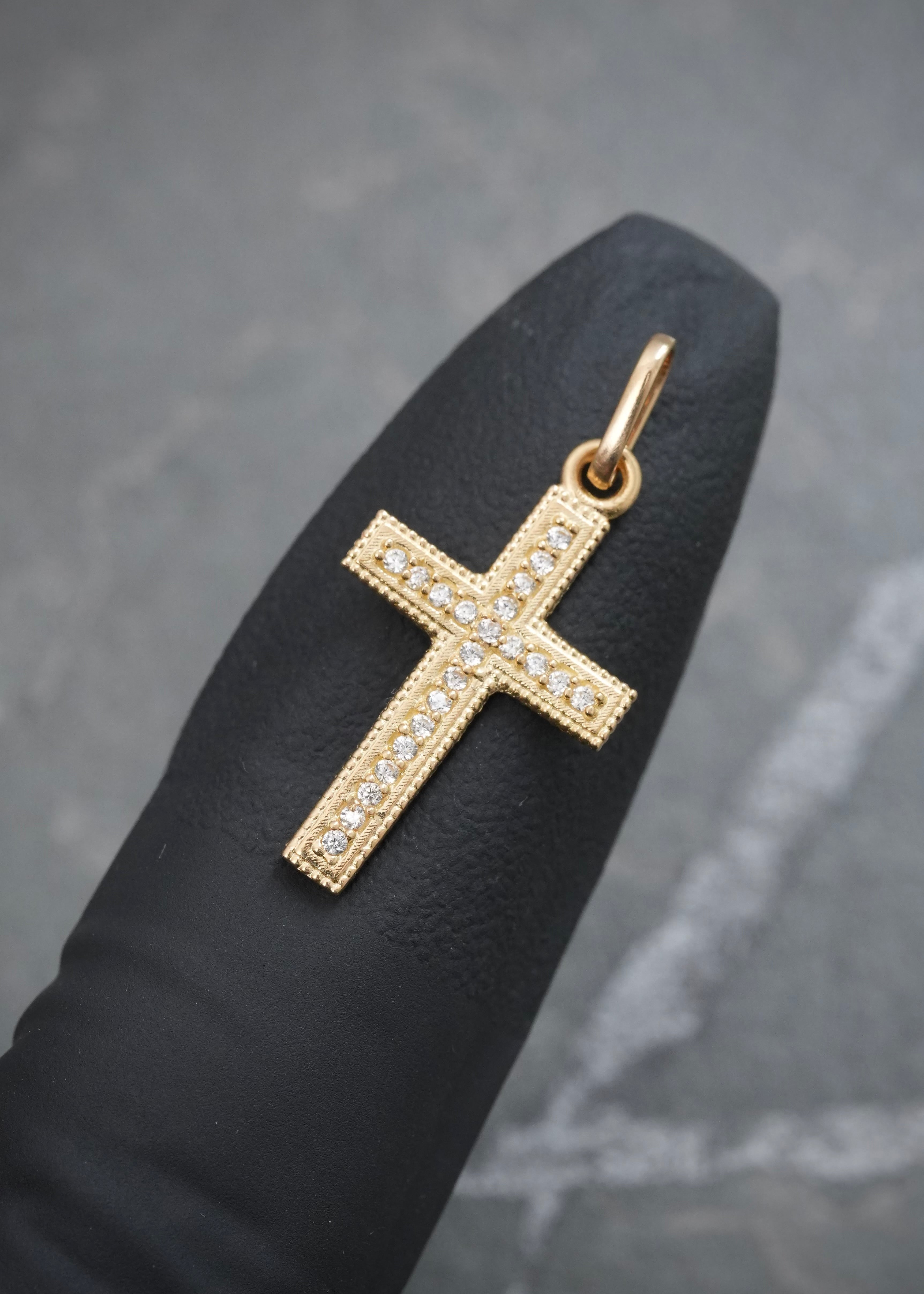 Dije Cruz con Swarovski Blanco 1.35gr / 2.6cm / 12.9mm — Oro Amarillo
