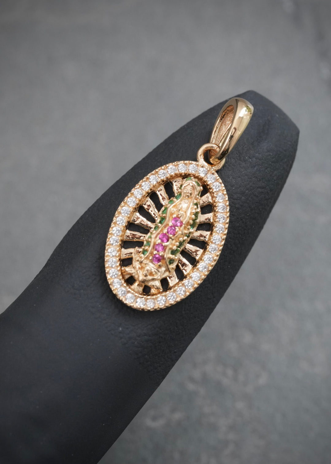 Dije Virgen de Guadalupe con Swarovski 2.35gr / 2.5cm / 12mm — Oro Amarillo