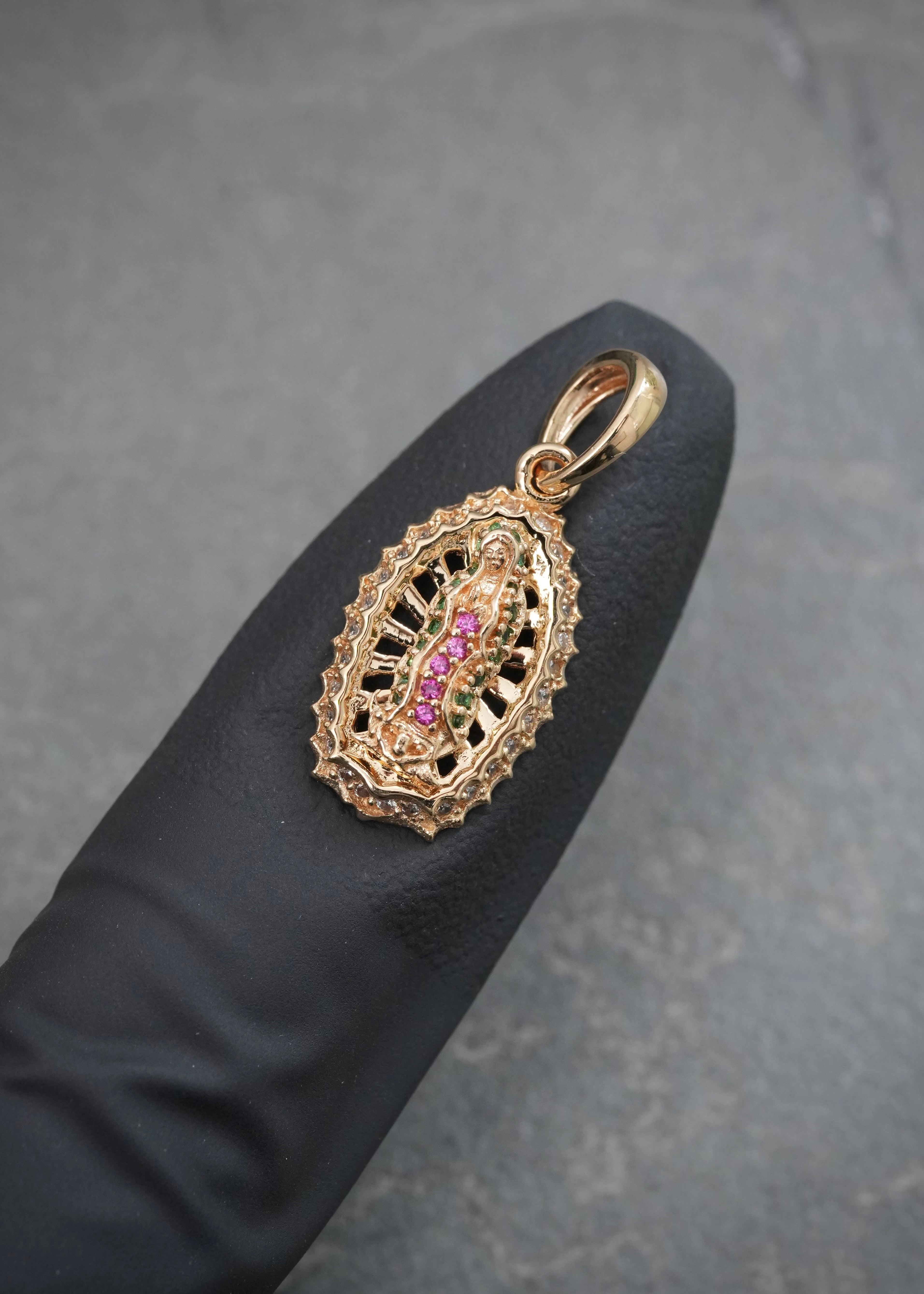 Dije Virgen de Guadalupe con Swarovski 2.55gr / 2.5cm / 11mm — Oro Amarillo